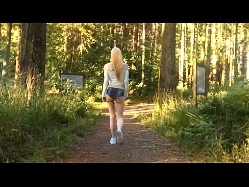 ❤️ Vakker kvinne beveger seg sakte, ikke nakenvideo ️ Porno hos oss ﹏