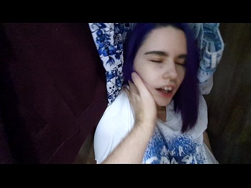 ❤️ Fant min søster i skapet og hjalp henne med å komme ️ Porno hos oss ﹏